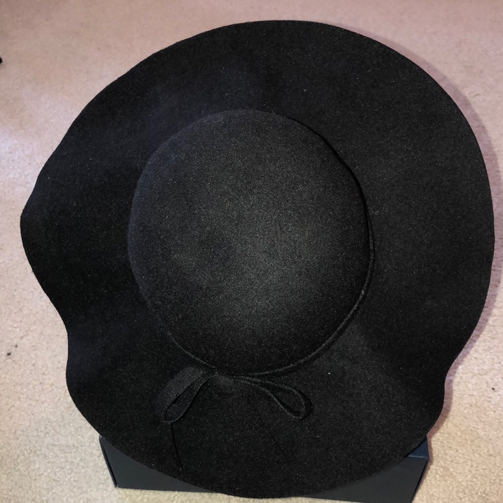 Floppy hat